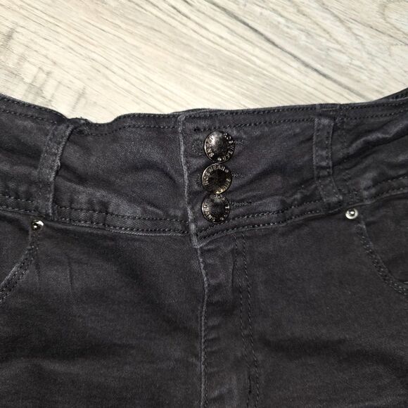 Rosewear High Rise Stretchy Cuffed Denim Shorts Size Medium (6-8) - Picture 3 of 6